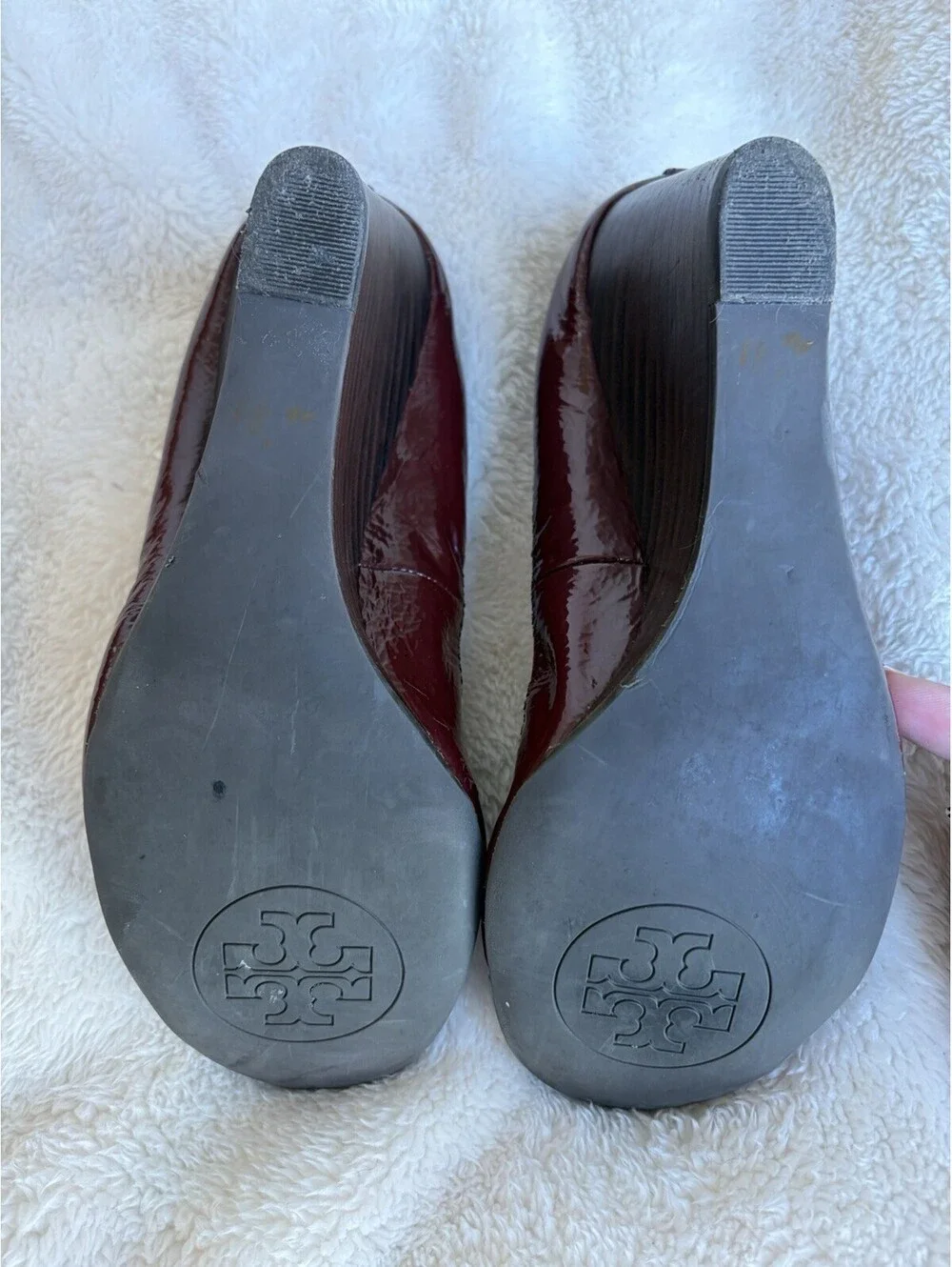 Tory Burch Burgundy Patent Leather Wedge Round Toe Slip On Logo Heels 7.5